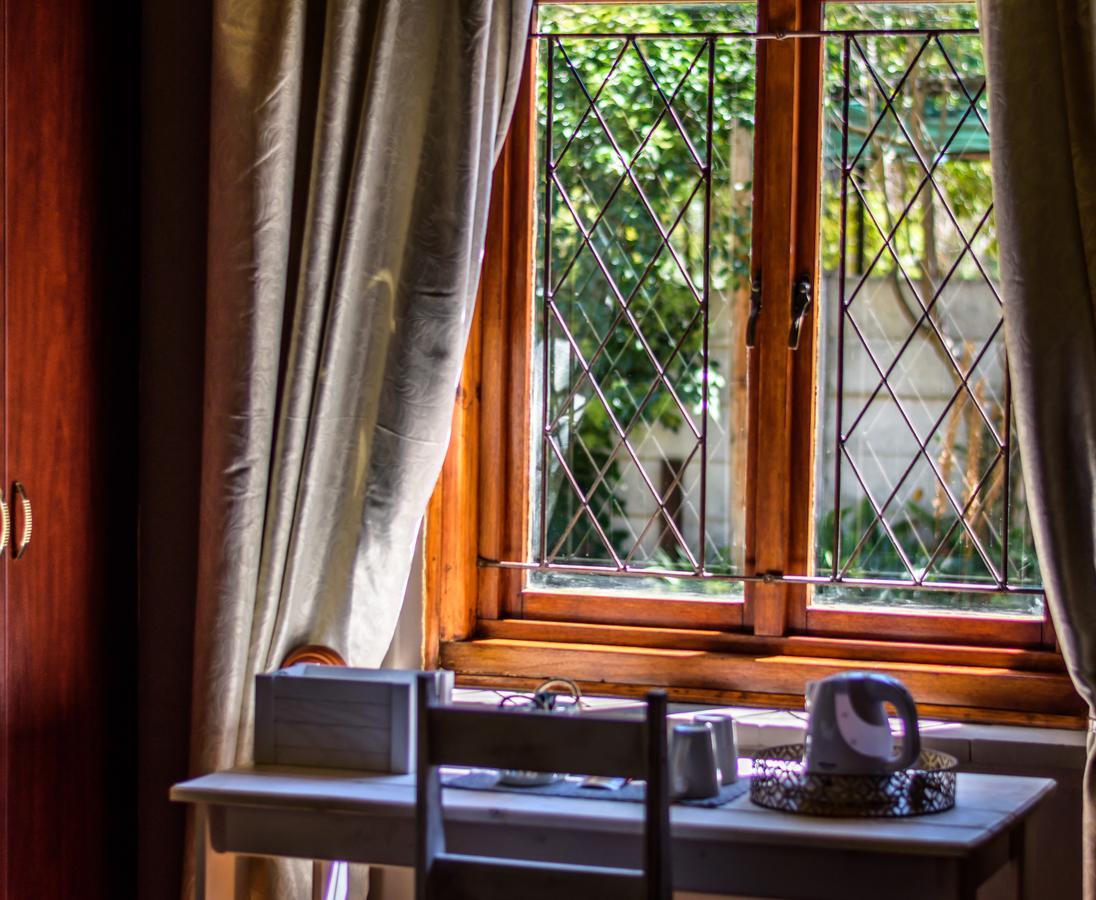 86 On Langenhoven Bed & Breakfast オーツホーン エクステリア 写真